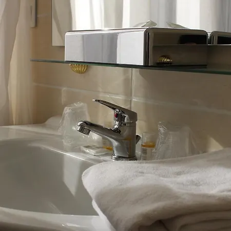 Hotel Rabelais 2*